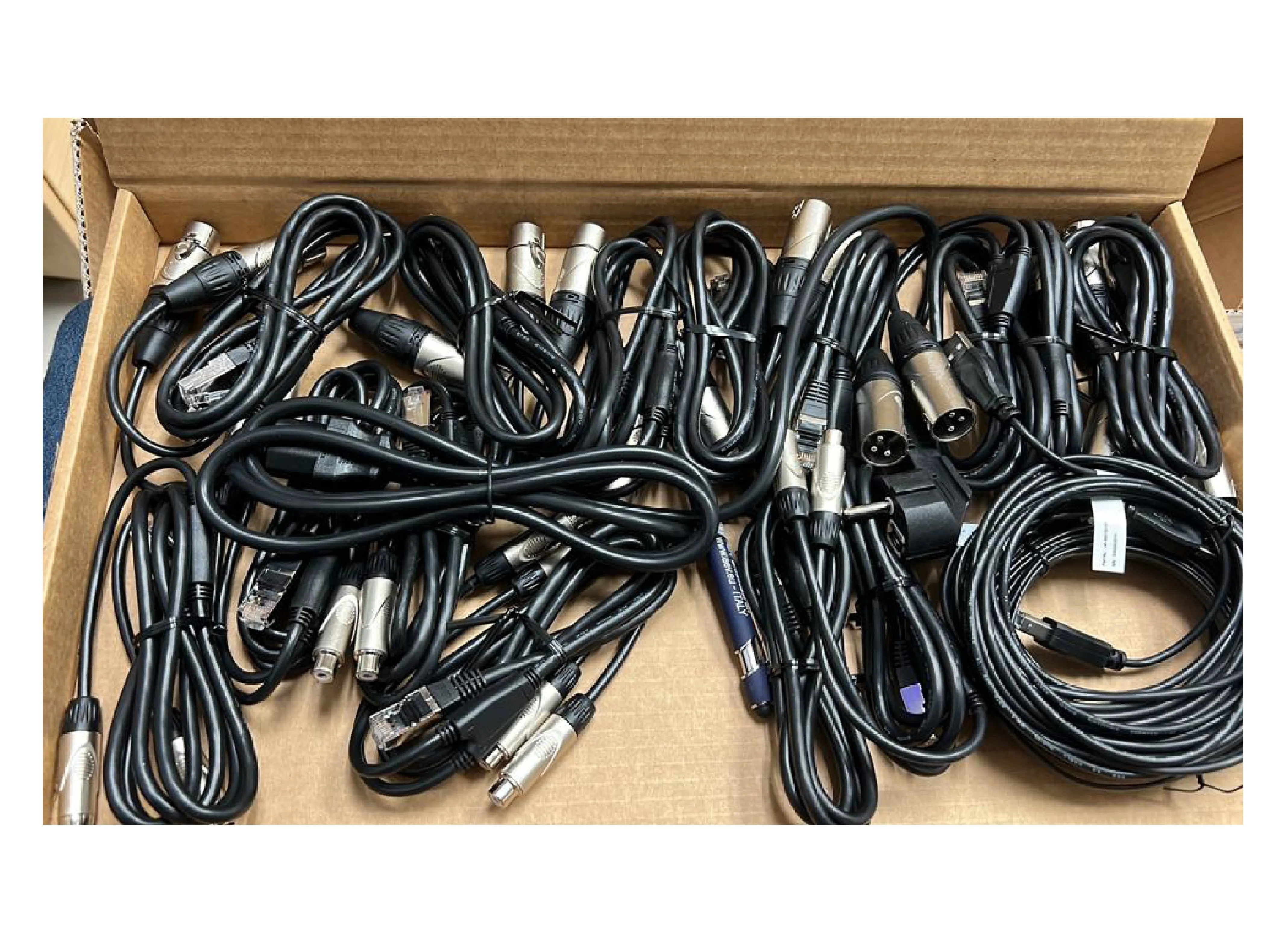 ACUO912 - 12 Channels Broadcast Consoles 6 Mics   2 tel Hybrids