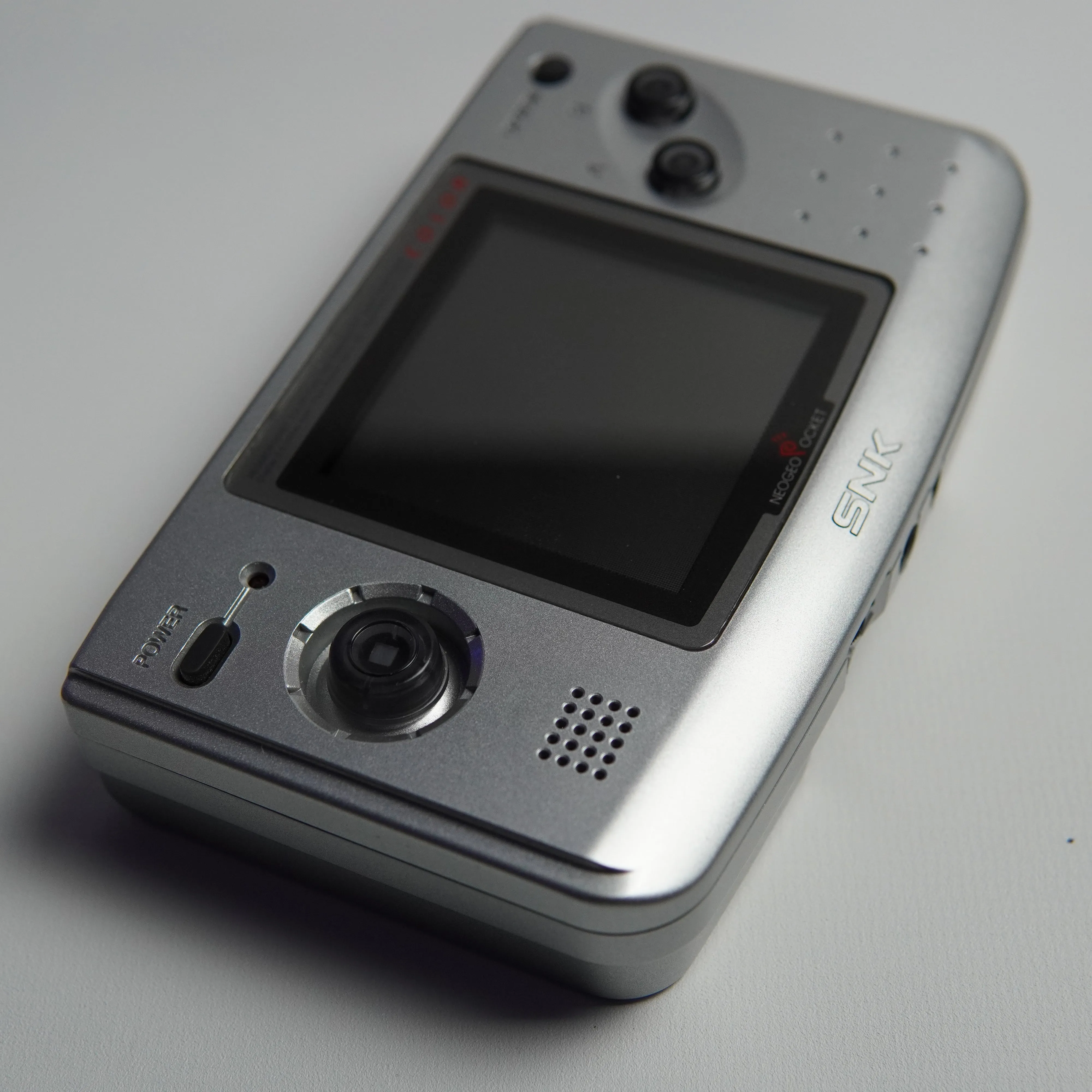 Neo Geo Pocket Color [Platinum Silver] - Game System (Complete in Box)